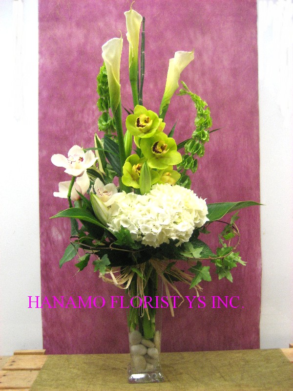 VASE041 White and Green Flower Tall Arrangement in a Glasee Vase